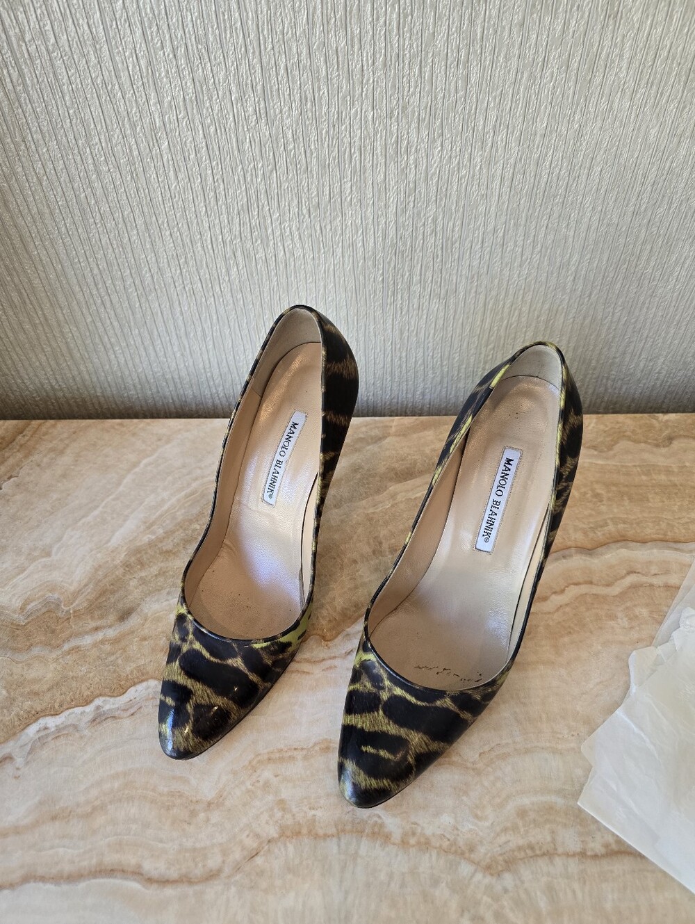 Manolo Blahnik Pointed Toe Pump Stilleto Heel Animal Print Leopard Print Brown